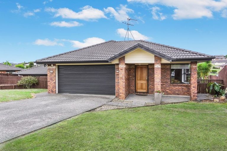 Photo of property in 11 Ina Ville Drive, Pukekohe, 2120