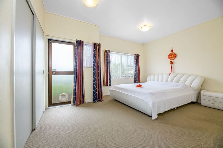 Photo of property in 44 Rhinevale Close, Henderson, Auckland, 0612