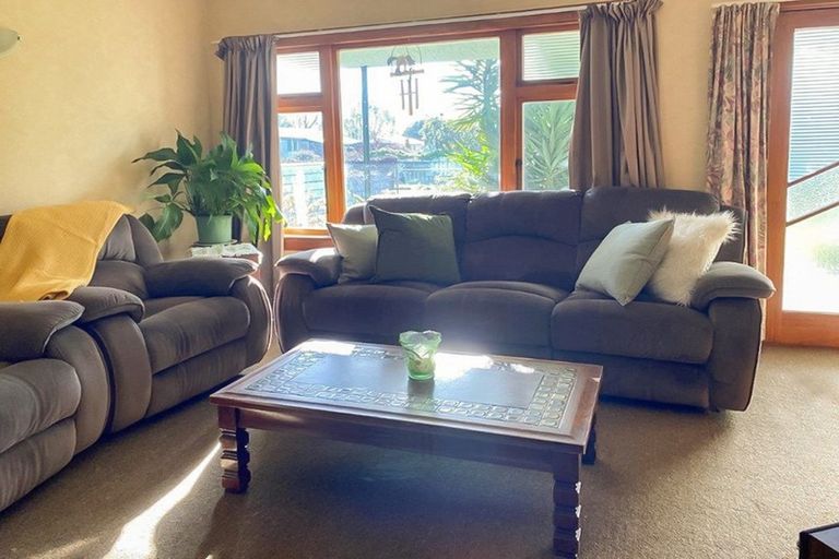 Photo of property in 27 Philip Street, Carterton, 5713