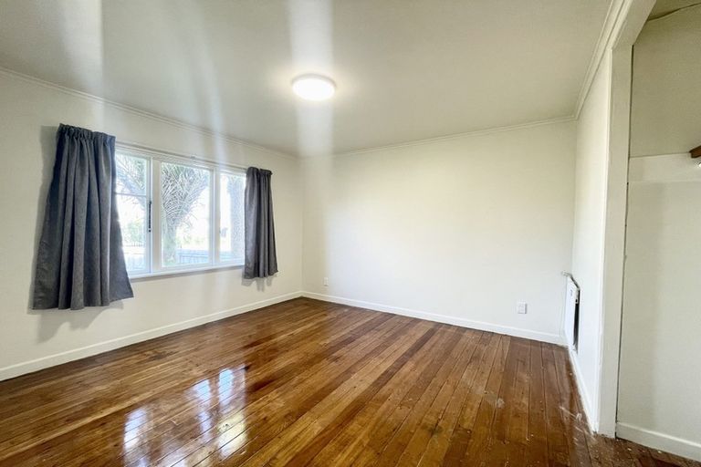 Photo of property in 11 Surrey Street, Manurewa, Auckland, 2102