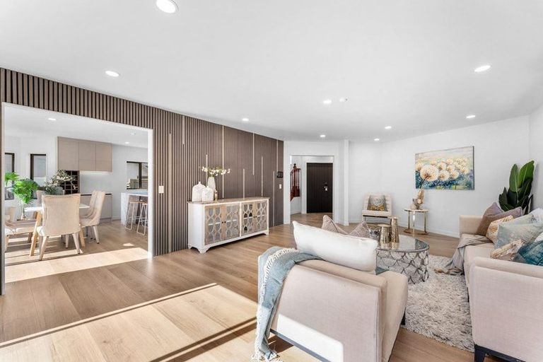 Photo of property in 2/19 Rodney Road, Northcote Point, Auckland, 0627
