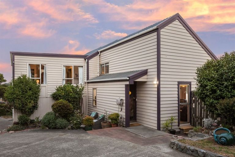 Photo of property in 33 Forth Place, Papakowhai, Porirua, 5024