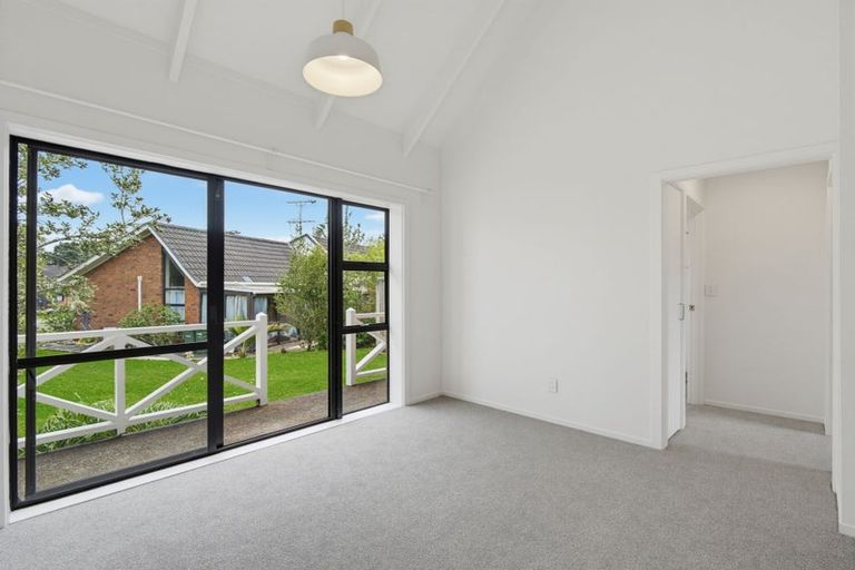 Photo of property in 10 Fantail Court, Orewa, 0931