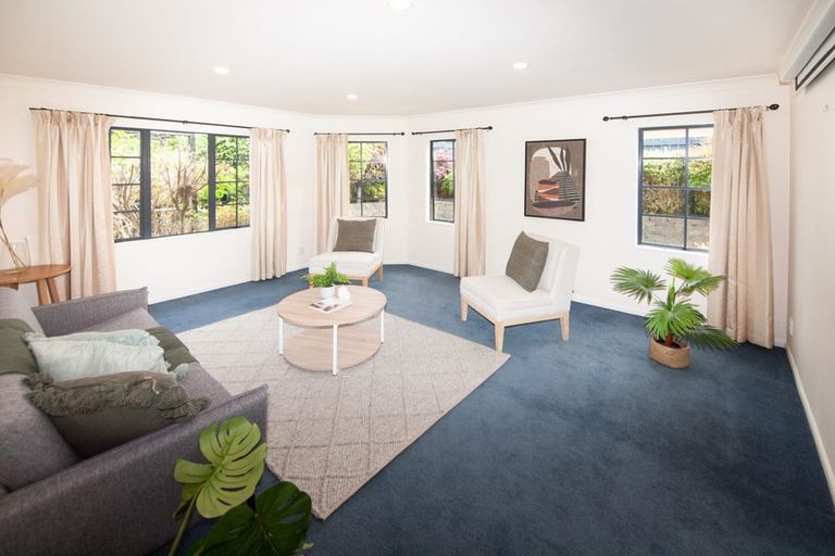 Photo of property in 28 Amesbury Drive, Churton Park, Wellington, 6037