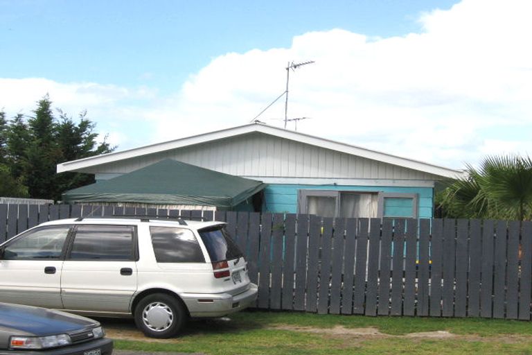 Photo of property in 79 Fairclough Road, Beach Haven, Auckland, 0626