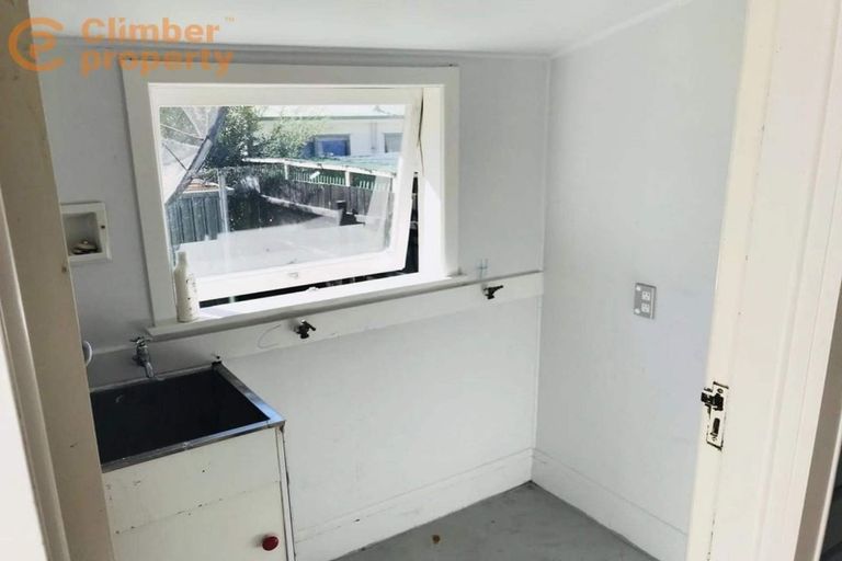 Photo of property in 2/26 Tonar Street, Northcote, Auckland, 0627