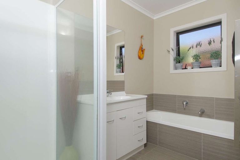 Photo of property in 2 Shaun Close, Papamoa Beach, Papamoa, 3118