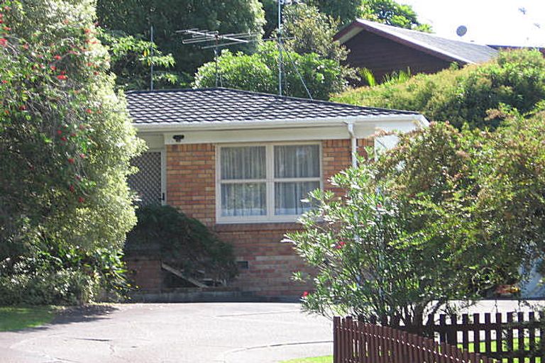 Photo of property in 2/13 Battenburg Place, Torbay, Auckland, 0630