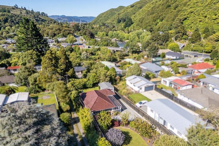 Photo of property in 10 Gillespies Road, Birchville, Upper Hutt, 5018