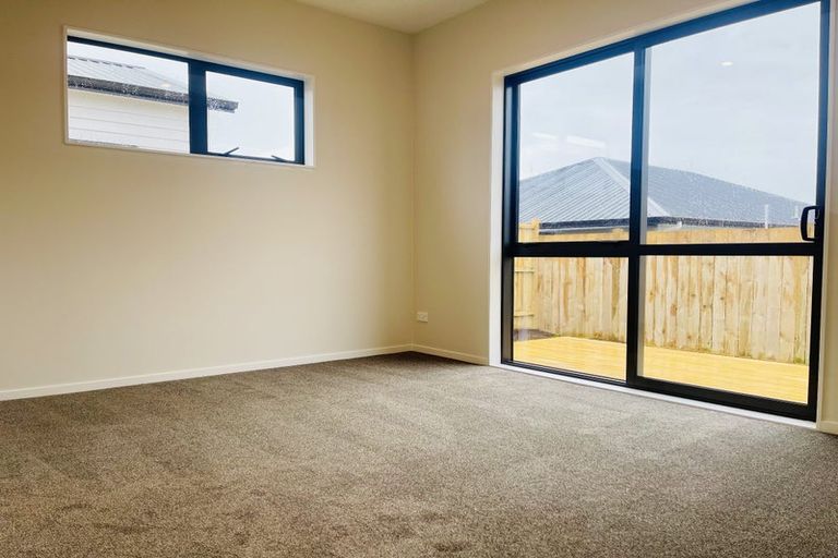 Photo of property in 19 Cronshaw Road, Karaka, 2113