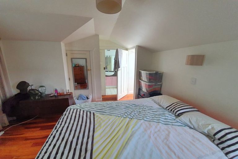 Photo of property in 28 Saint Michaels Crescent, Kelburn, Wellington, 6012