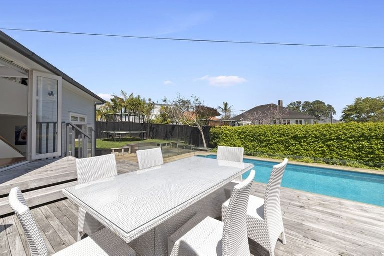 Photo of property in 14 Fraser Road, Narrow Neck, Auckland, 0624
