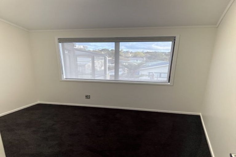 Photo of property in 2/6 Clare Place, Glenfield, Auckland, 0629