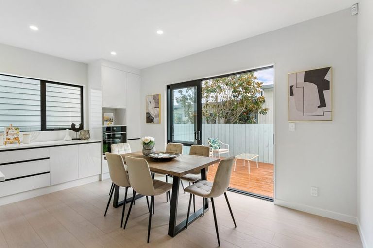 Photo of property in 17b Kathleen Street, Totara Vale, Auckland, 0627