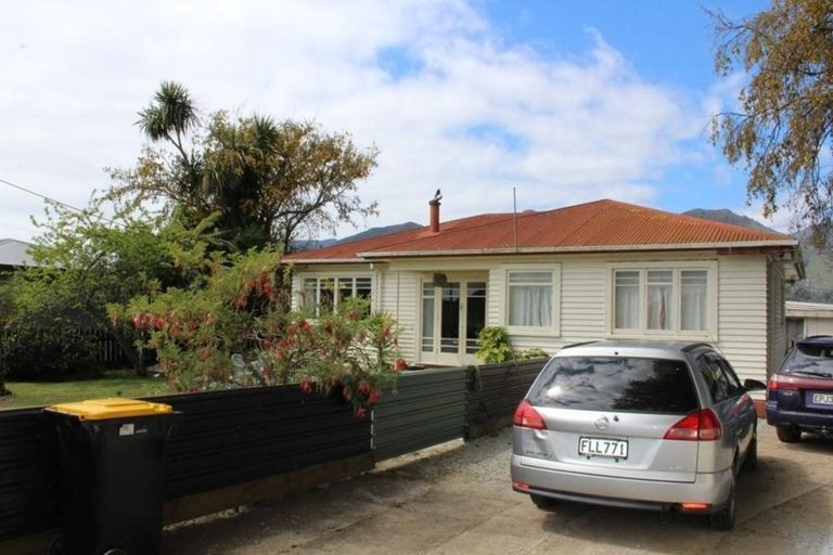 Photo of property in 162 Abel Tasman Drive, Takaka, 7183