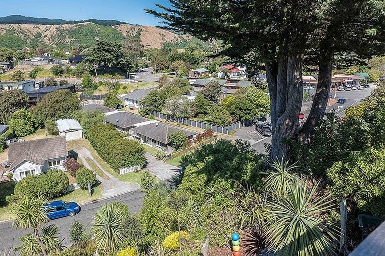 Photo of property in 15 Renown Road, Raumati South, Paraparaumu, 5032