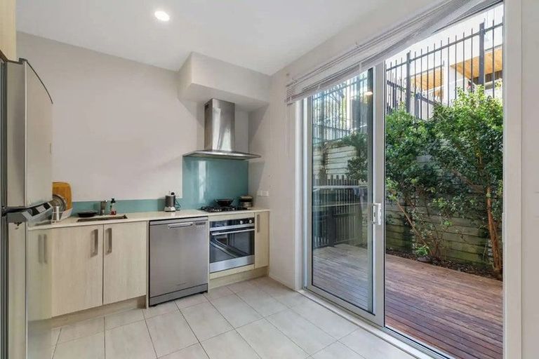 Photo of property in 36 Ceramic Lane, New Lynn, Auckland, 0600