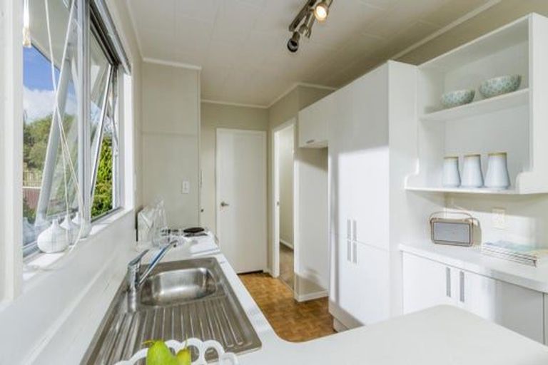 Photo of property in 39 Lavery Place, Sunnynook, Auckland, 0632