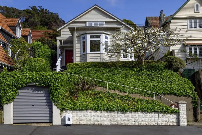 Photo of property in 8 Glen Road, Kelburn, Wellington, 6012