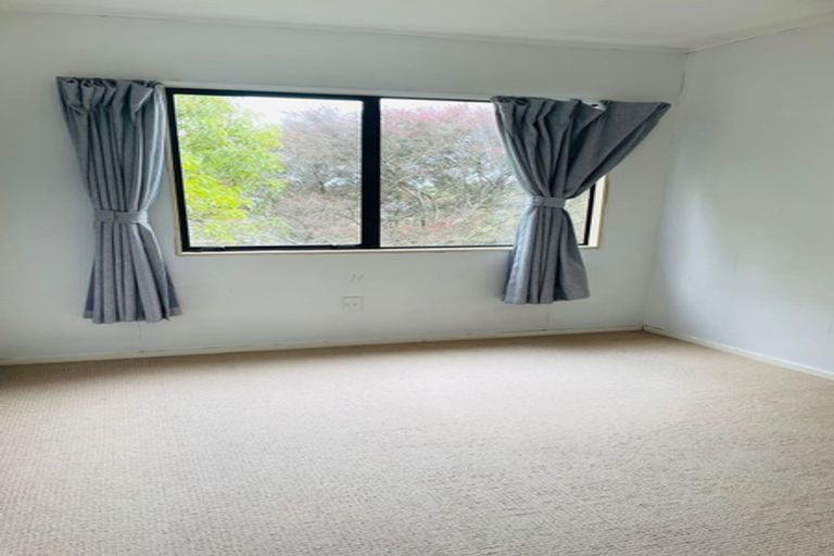 Photo of property in 10a Elizabeth Drive, West Harbour, Auckland, 0618