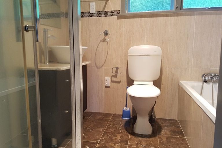 Photo of property in 14 Bruce Road, Glenfield, Auckland, 0629