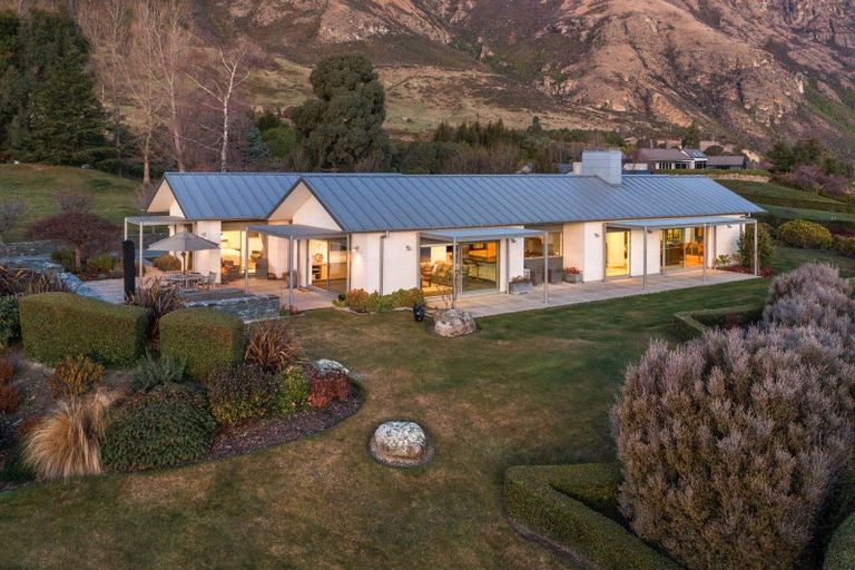 Photo of property in 3 Bayonet Peak Place, Drift Bay, Queenstown, 9371