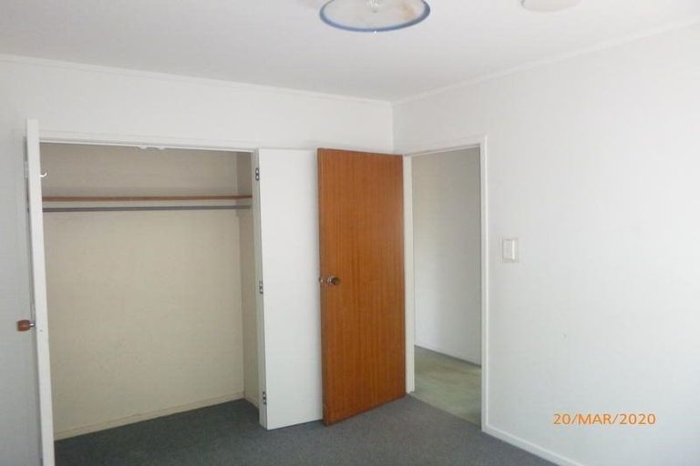 Photo of property in 16 Crompton Road, Massey, Auckland, 0614