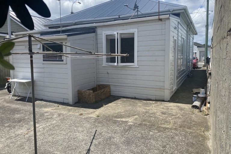 Photo of property in 108 Onepu Road, Lyall Bay, Wellington, 6022