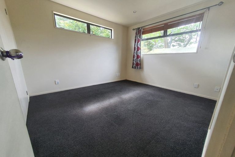 Photo of property in 30 Woodbank Drive, Glen Eden, Auckland, 0602
