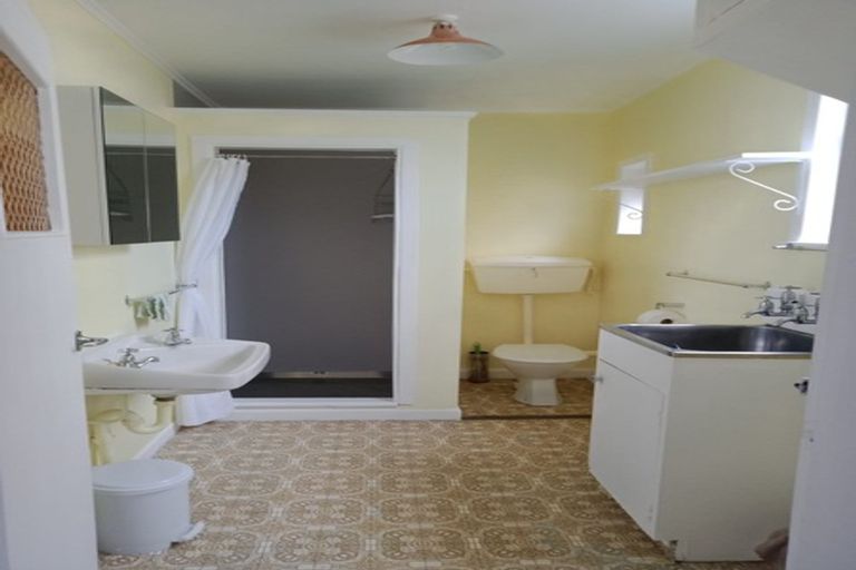 Photo of property in 5 Claremont Grove, Mount Victoria, Wellington, 6011