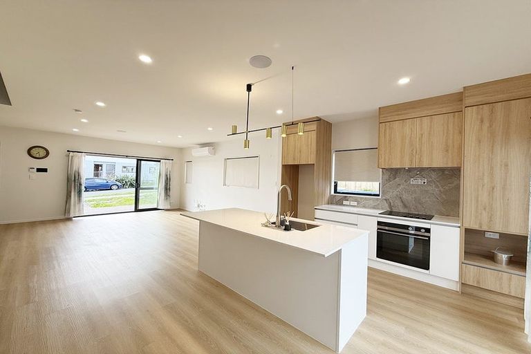 Photo of property in 52a Crestview Rise, Papakura, 2110