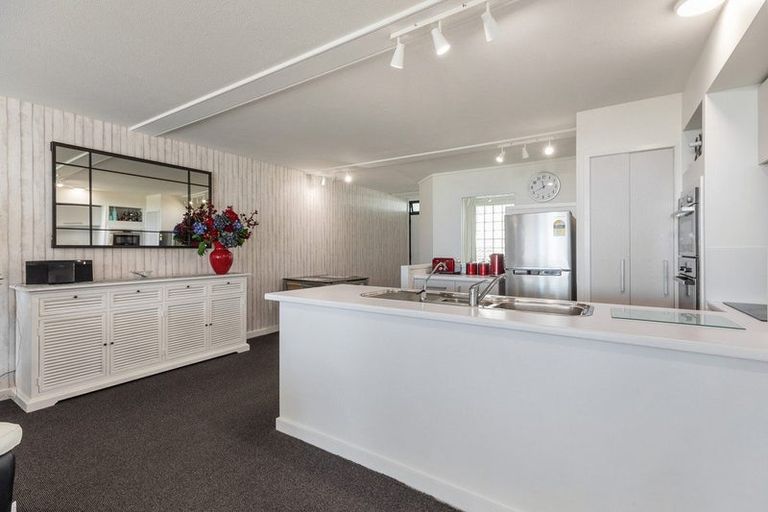 Photo of property in 4/10 Marine Parade, Mount Maunganui, 3116