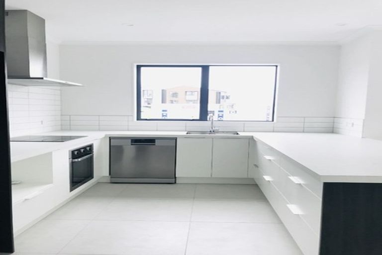 Photo of property in 35 Nugget Avenue, Hobsonville, Auckland, 0616