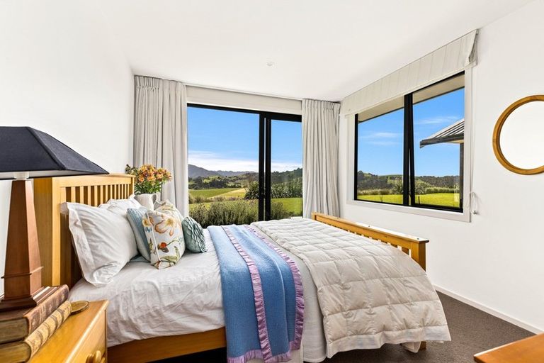 Photo of property in 16 Tamahunga Drive, Matakana, Warkworth, 0985