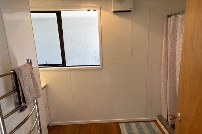 Photo of property in 16 Argyle Place, Arrowtown, 9302