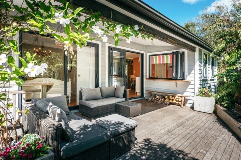 Photo of property in 40 Calais Terrace, Ostend, Waiheke Island, 1081