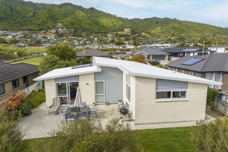 Photo of property in 23 Mahia Lane, Waikanae, 5036