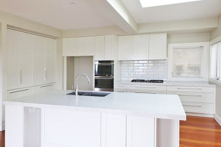 Photo of property in 8 Cobden Road, Bluff Hill, Napier, 4110