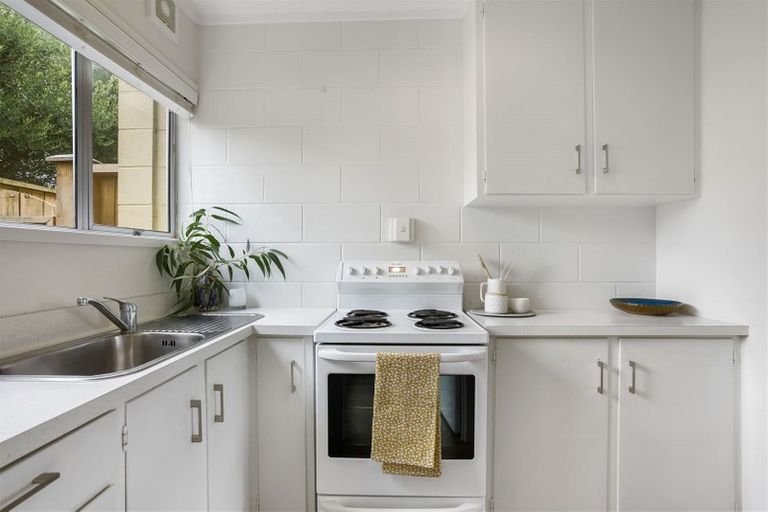 Photo of property in 2/34 Watea Road, Sandringham, Auckland, 1025