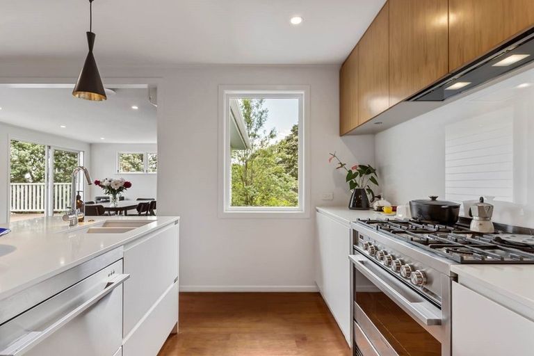 Photo of property in 4 Longfellow Parade, Glen Eden, Auckland, 0604