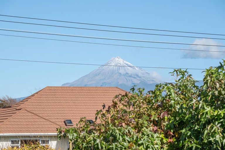 Photo of property in 9/1 Wilton Street, Westown, New Plymouth, 4310