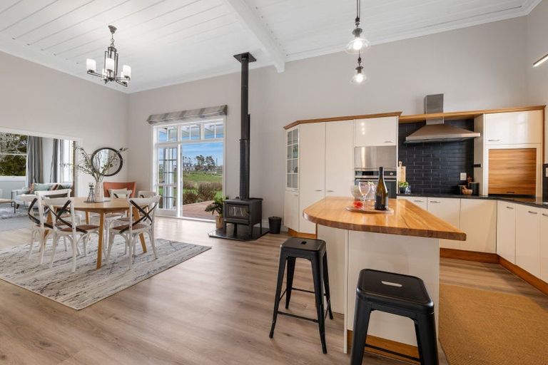 Photo of property in 56 Flint Road W, Stratford, 4332