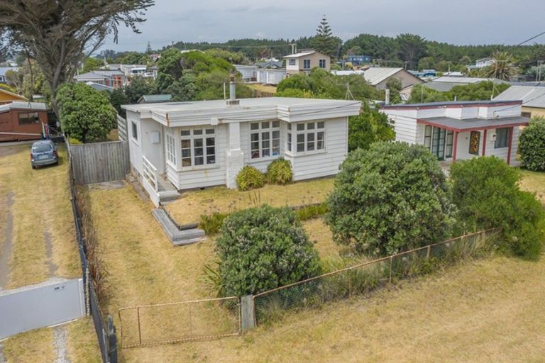 Photo of property in 13 Rangitane Street, Himatangi Beach, Foxton, 4891