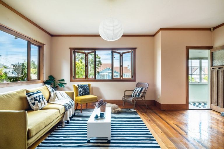 Photo of property in 9 Merani Street, Narrow Neck, Auckland, 0622