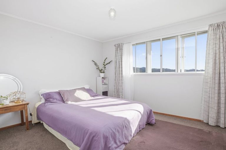 Photo of property in 8a-8b Devon Place, Cannons Creek, Porirua, 5024
