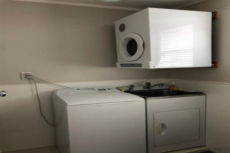 Photo of property in 30 Convair Crescent, Mangere, Auckland, 2022