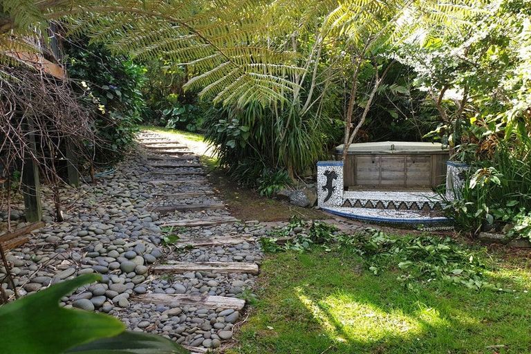 Photo of property in 15 Puriri Place, Tuateawa, Coromandel, 3583
