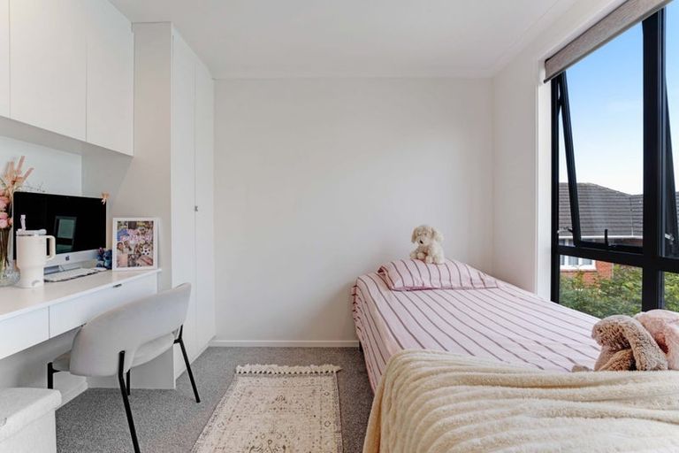 Photo of property in 8 Patariki Way, Beach Haven, Auckland, 0626