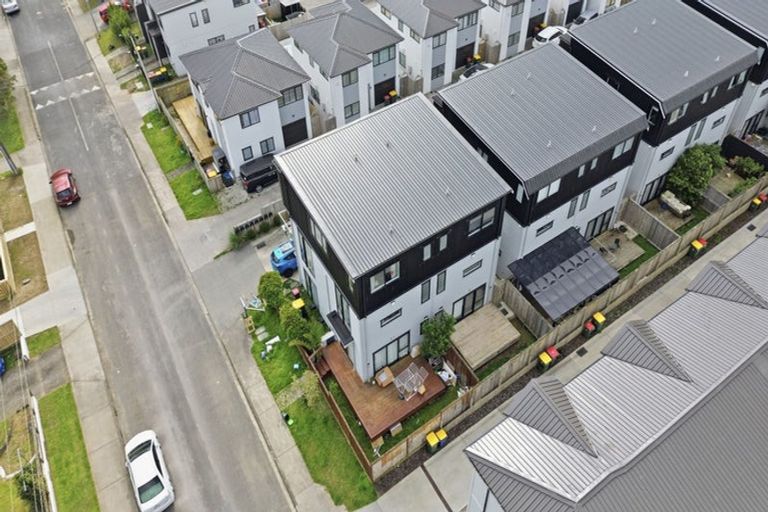 Photo of property in 2/19 Kingdale Road, Henderson, Auckland, 0610