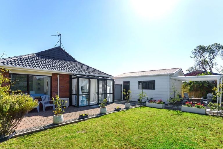 Photo of property in 23 Reeves Street, Waikanae Beach, Waikanae, 5036